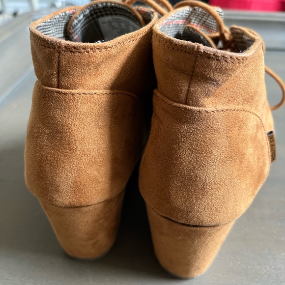 Route 66 Size 11, suede wedge booties - Picture 2 of 7